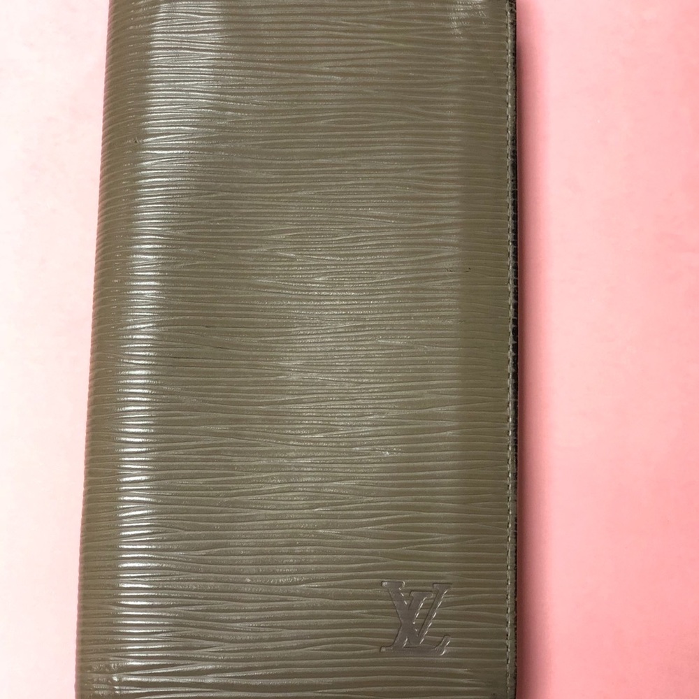 Preloved LV Epi Checkbook Holder